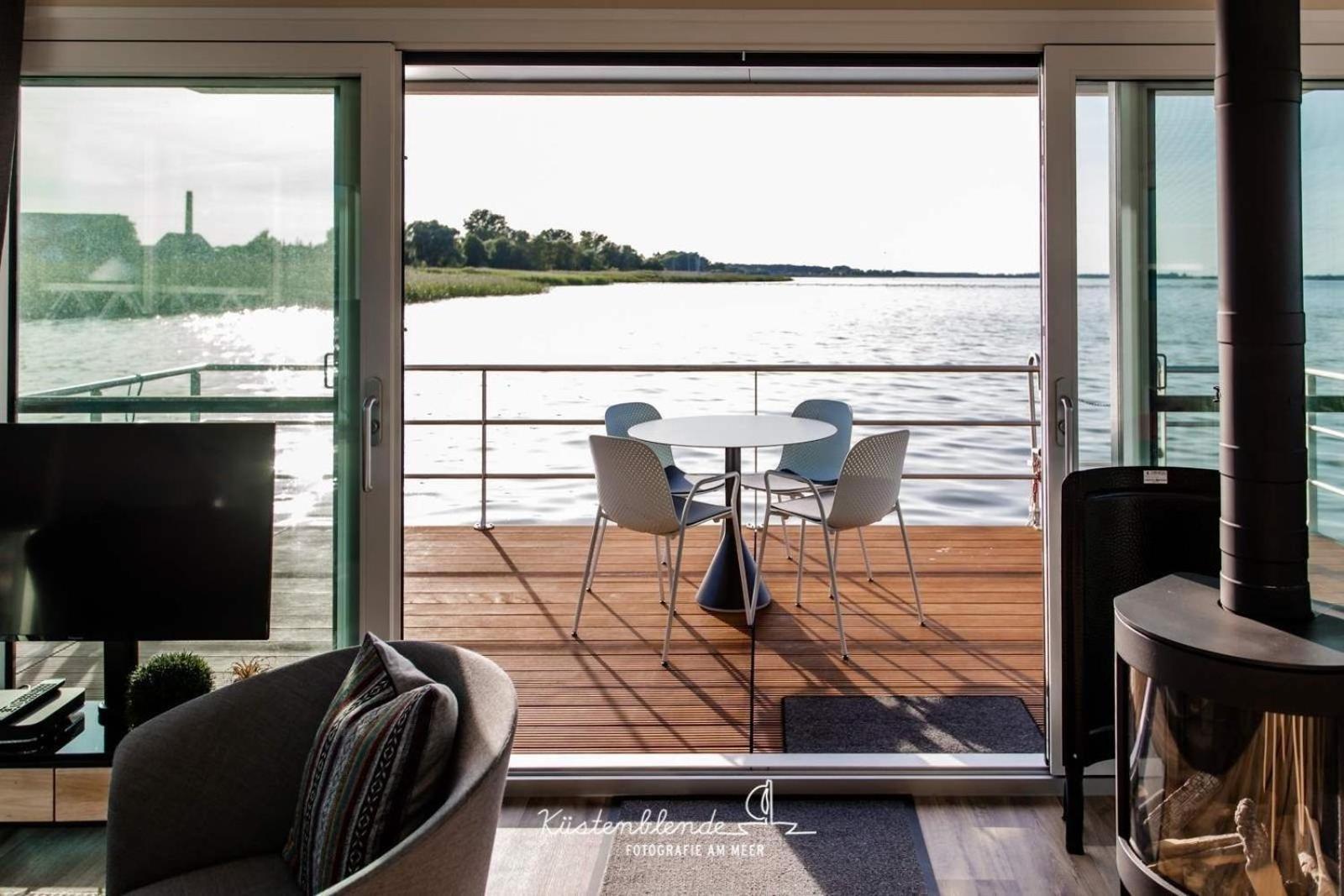 Hausboot Kranichnest Hotel Ribnitz-Damgarten Ngoại thất bức ảnh