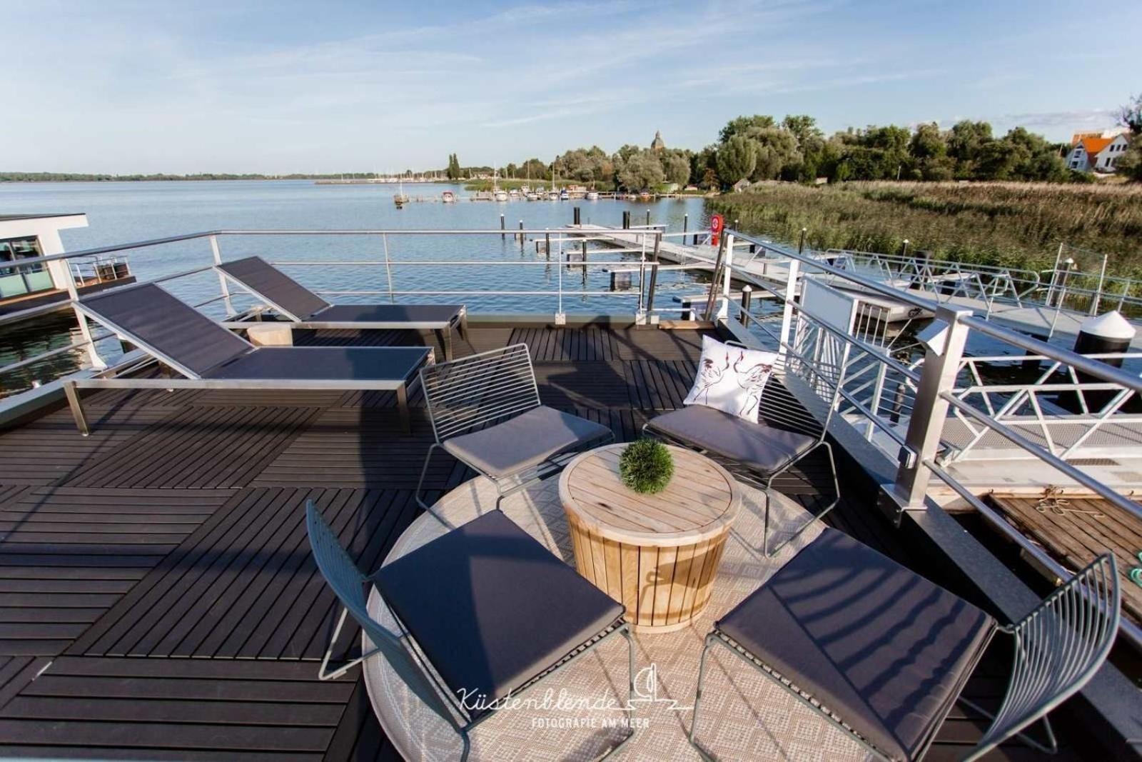 Hausboot Kranichnest Hotel Ribnitz-Damgarten Ngoại thất bức ảnh