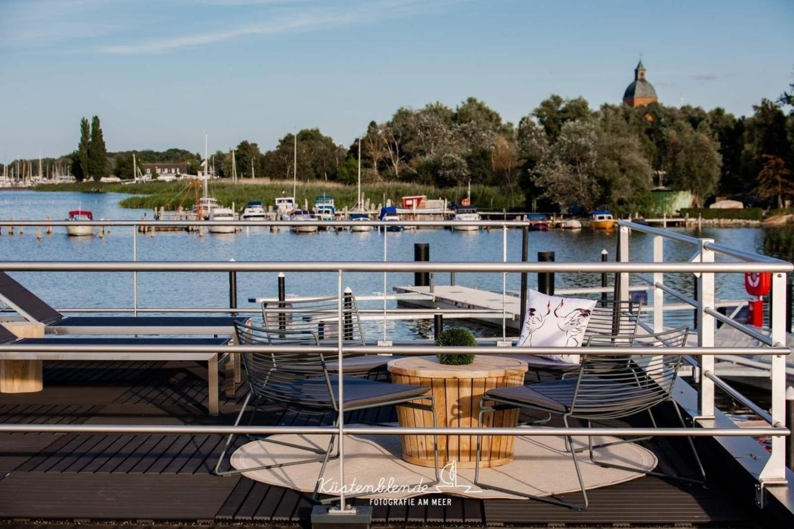 Hausboot Kranichnest Hotel Ribnitz-Damgarten Ngoại thất bức ảnh