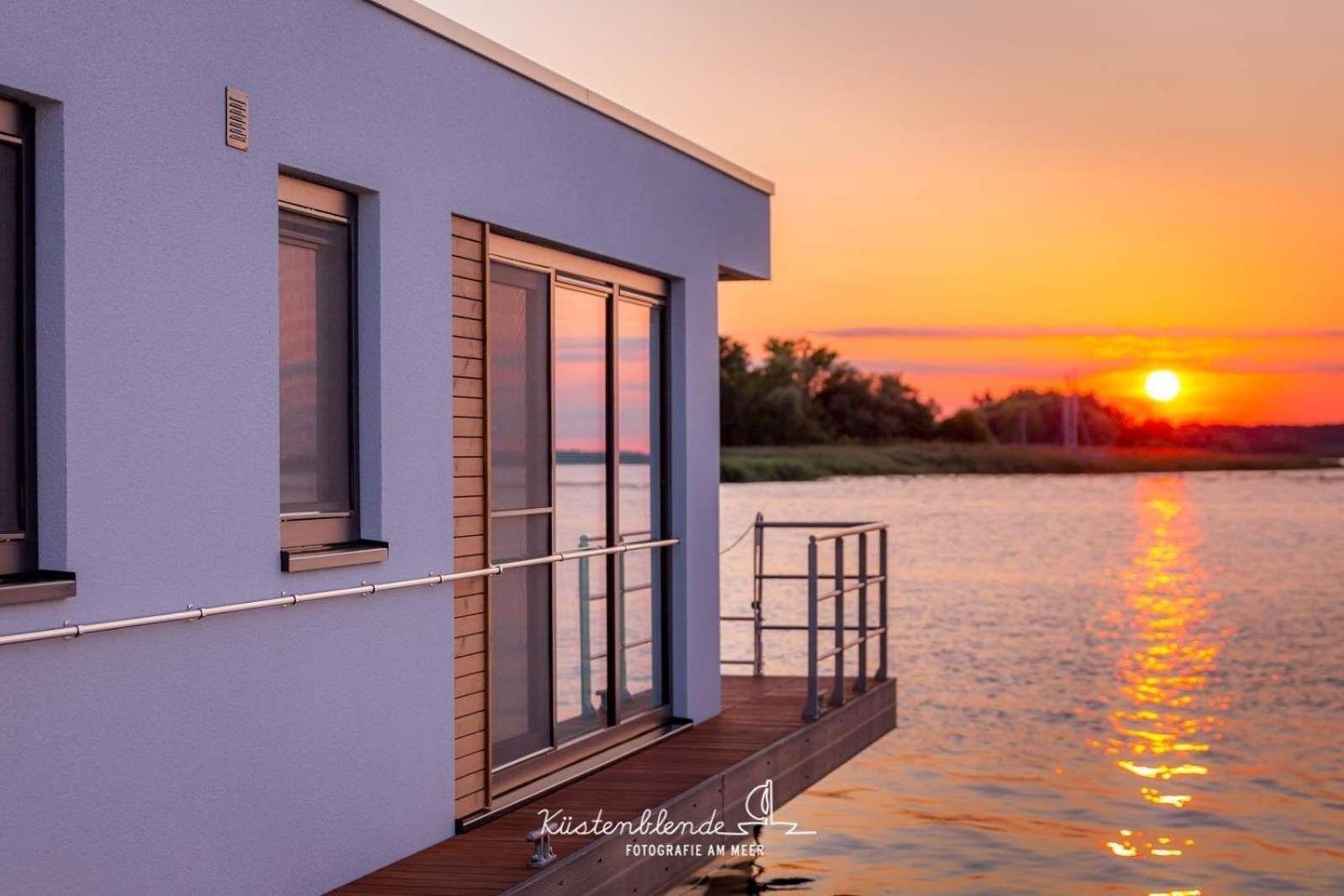 Hausboot Kranichnest Hotel Ribnitz-Damgarten Ngoại thất bức ảnh