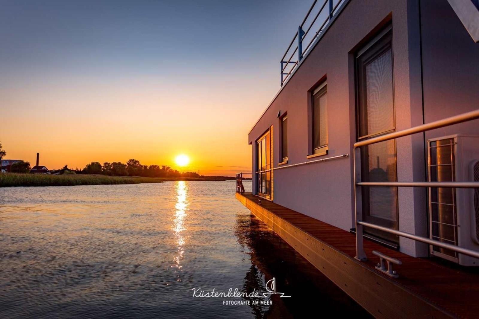 Hausboot Kranichnest Hotel Ribnitz-Damgarten Ngoại thất bức ảnh
