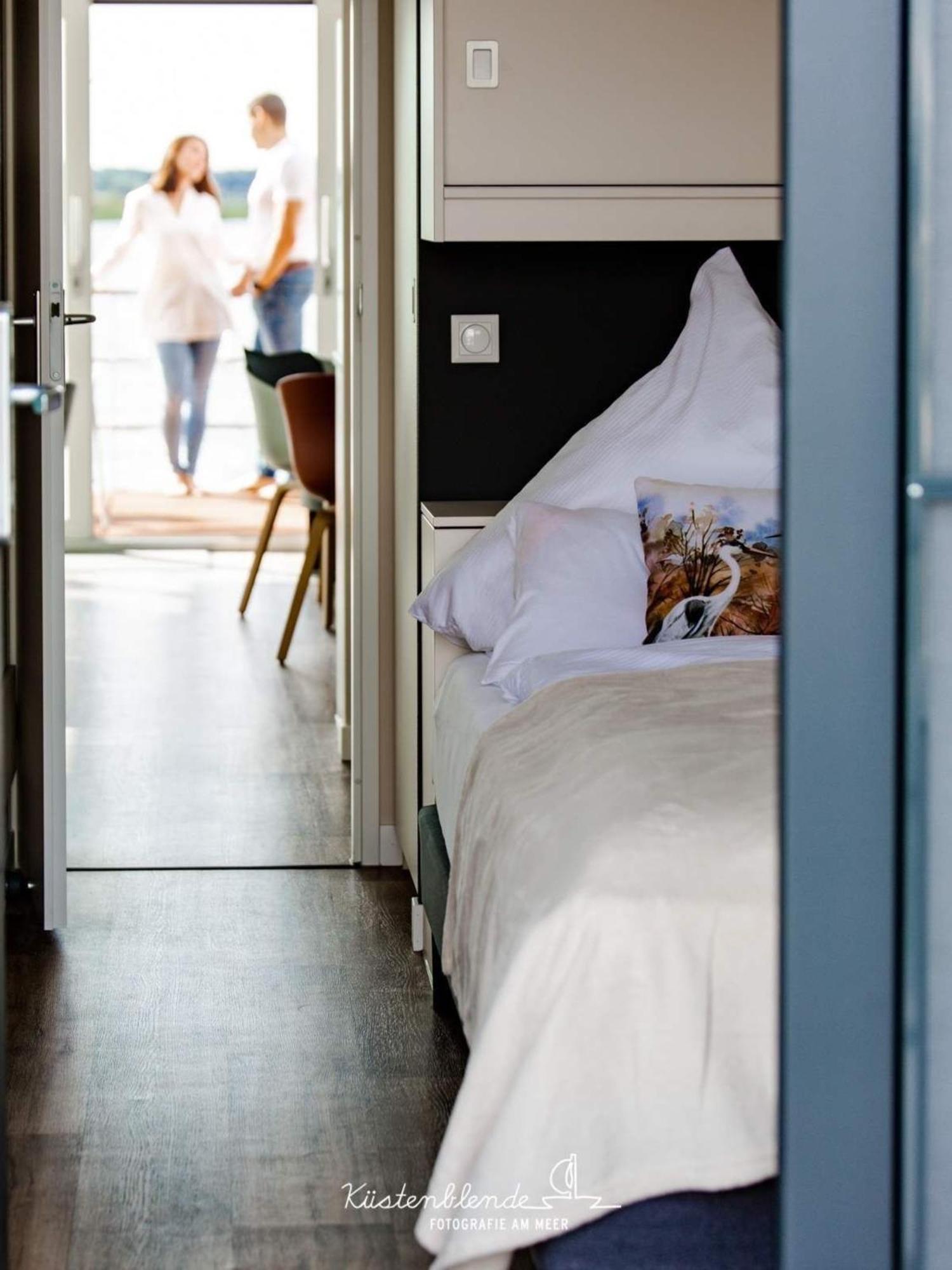 Hausboot Kranichnest Hotel Ribnitz-Damgarten Ngoại thất bức ảnh
