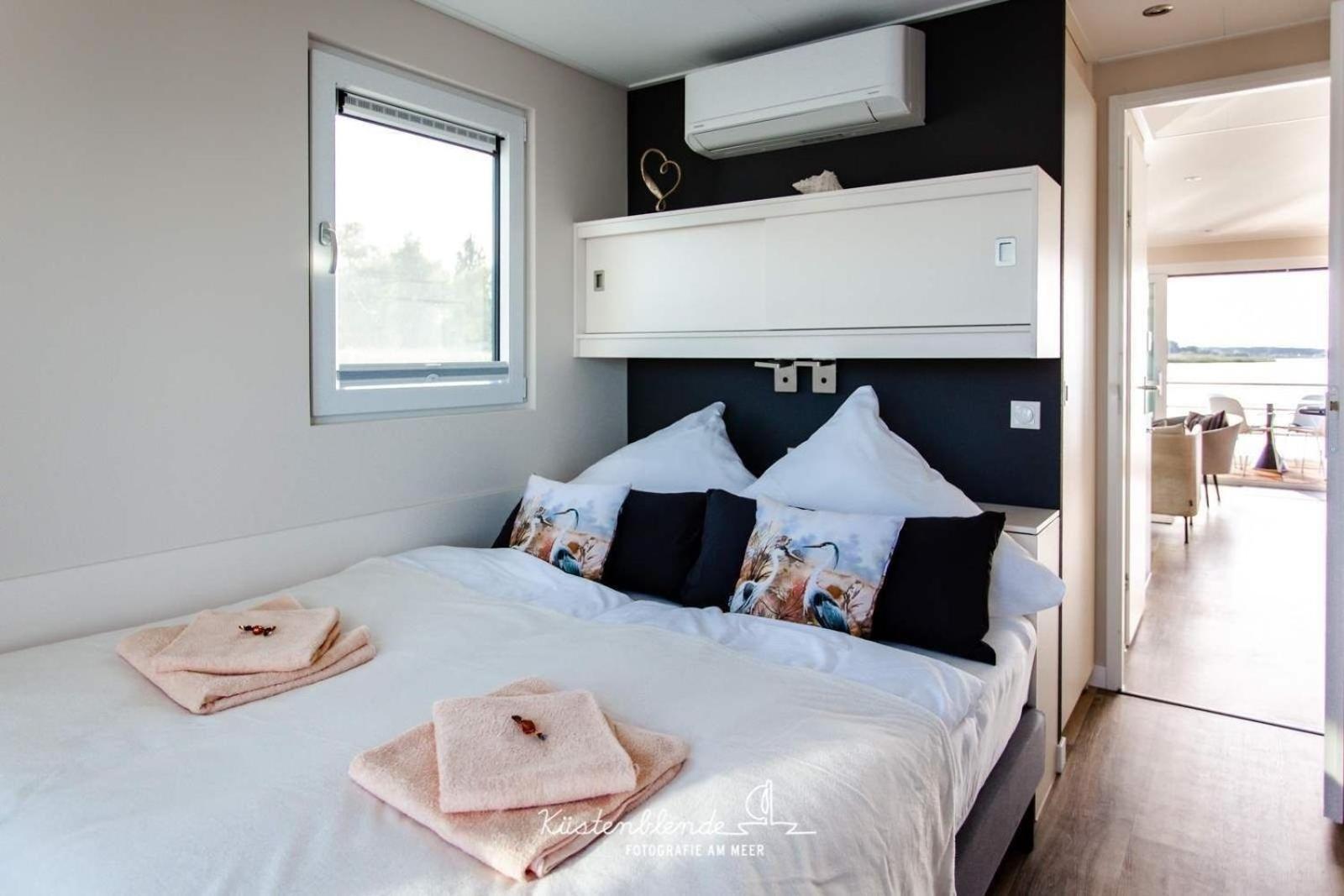 Hausboot Kranichnest Hotel Ribnitz-Damgarten Ngoại thất bức ảnh